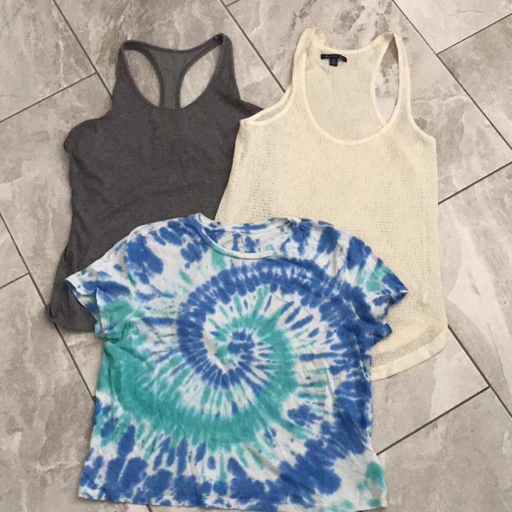 GAP/ AMERICAN EAGLE Women Bundle Of Three Tops | L